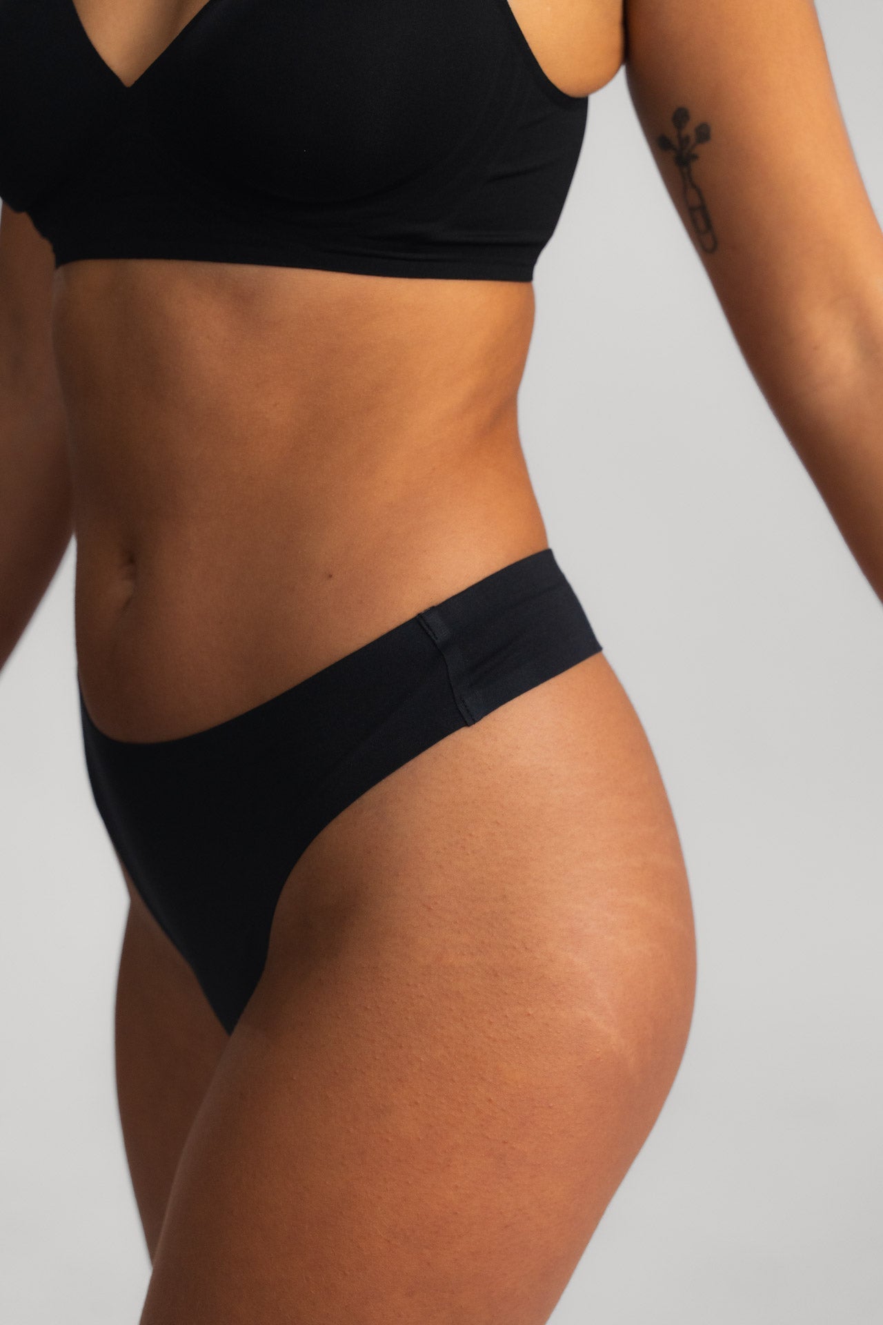 Nahtloser String LUXE SCHWARZ - 2er-Pack